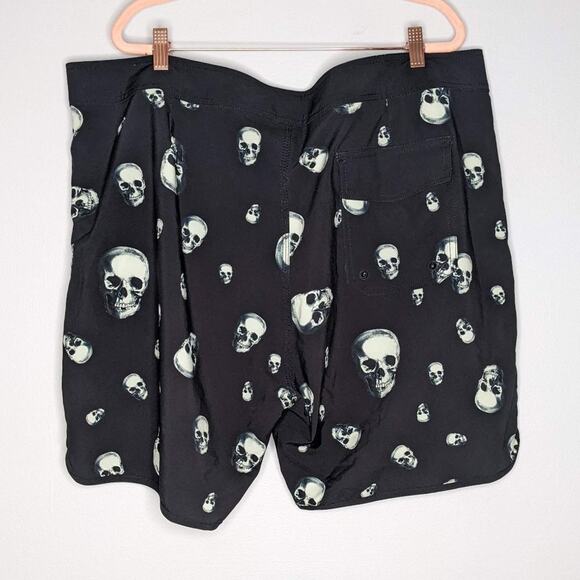 Midnight Hour Black Skull Print Swim Trunks Size 42 - Picture 4 of 8
